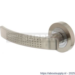 Intersteel 1696 deurkruk gatdeel links William op rozet verdekt diameter 52x10 mm met nokken chroom-nikkel mat - S26001246 - afbeelding 1