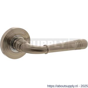Intersteel 1725 deurkruk gatdeel rechts Helena op rozet verdekt met rillen diameter 55x10 mm met nokken chroom nikkel mat - S26008115 - afbeelding 1