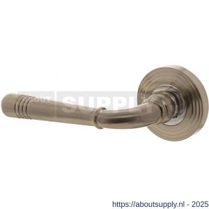 Intersteel 1725 deurkruk gatdeel links Helena op rozet verdekt met rillen diameter 55x10 mm met nokken chroom nikkel mat - S26008116 - afbeelding 1