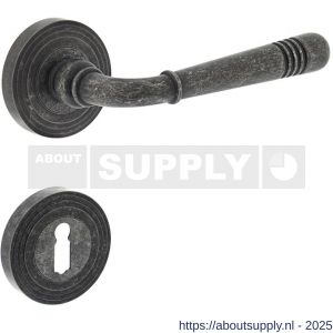 Intersteel 1725 deurkruk Helena op rozet verdekt met rillen diameter 55x10 mm met nokken en sleutelrozetten oud grijs - S26008143 - afbeelding 1